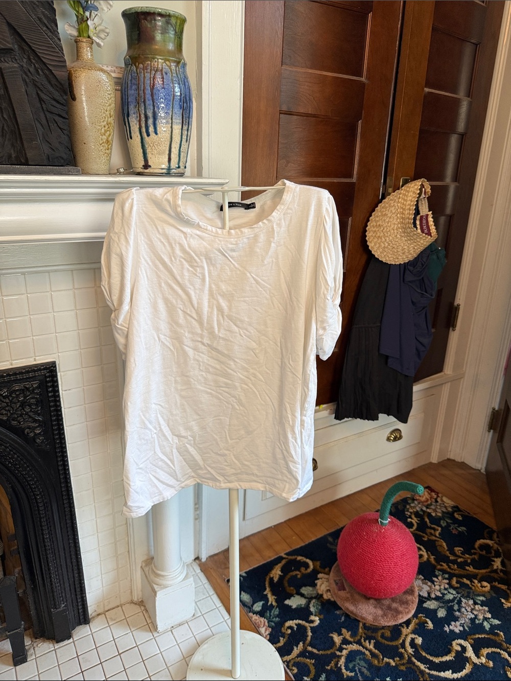 Doe & Rae White Short knotted Sleeve Crew Neck Tee- worn twice. 35 retail